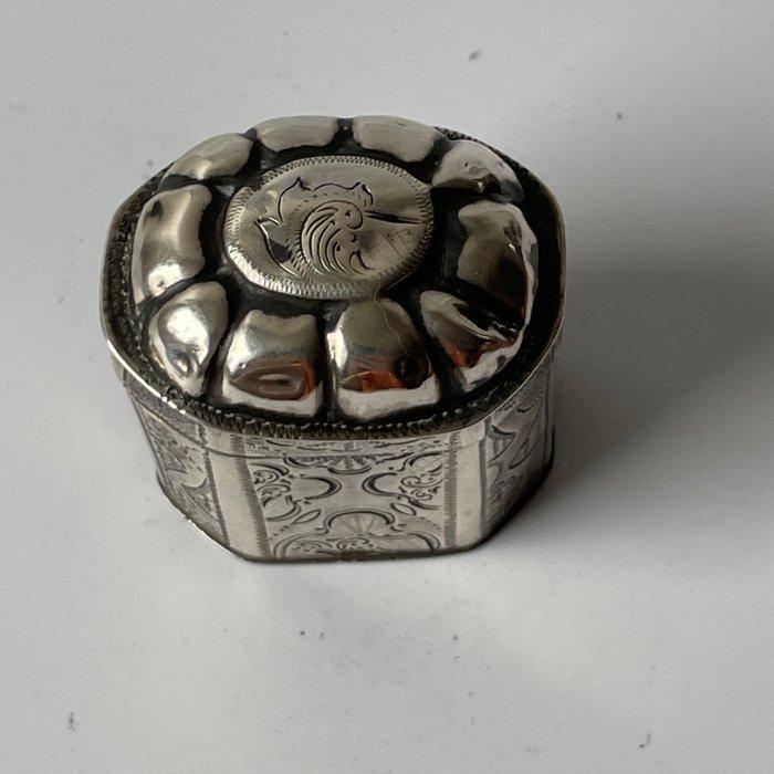 Doos - .800 zilver - à loderein, Antiek en Kunst, Antiek | Goud en Zilver