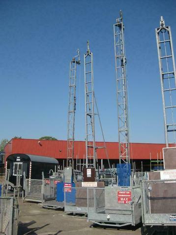 Gebruikte bouwlift / lift / materiaallift / goederenlift beschikbaar voor biedingen