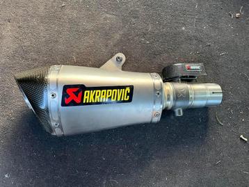 Diverse Akrapovic uitlaat dempers slip on beschikbaar voor biedingen