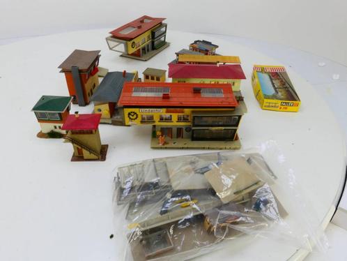 Schaal H0 stationsset retro stationsgebouwen - perron..., Hobby en Vrije tijd, Modeltreinen | H0, Brug, Tunnel of Gebouw, Gebruikt