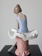 Nao by Lladró - Beeldje - Zittende ballerina - Porselein, Antiek en Kunst