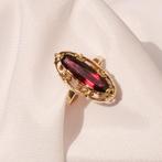 Gouden ring met granaat (vintage, dames sieraden), Sieraden, Tassen en Uiterlijk, Ringen, Goud, Gebruikt, Ophalen of Verzenden