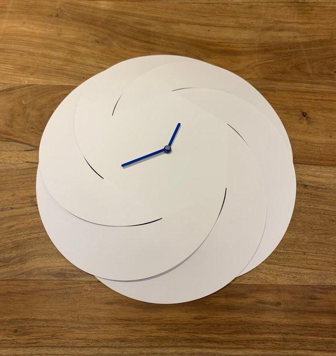 Wandklok - Alessi - Modern Staal, Hars - 2010-2020 -, Antiek en Kunst, Antiek | Meubels | Stoelen en Banken