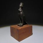Oud-Egyptisch Brons God Horus als een valk. Late Periode