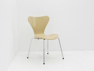 Vlinderstoel Fritz Hansen Series 7 - kuip zand/beige - beschikbaar voor biedingen