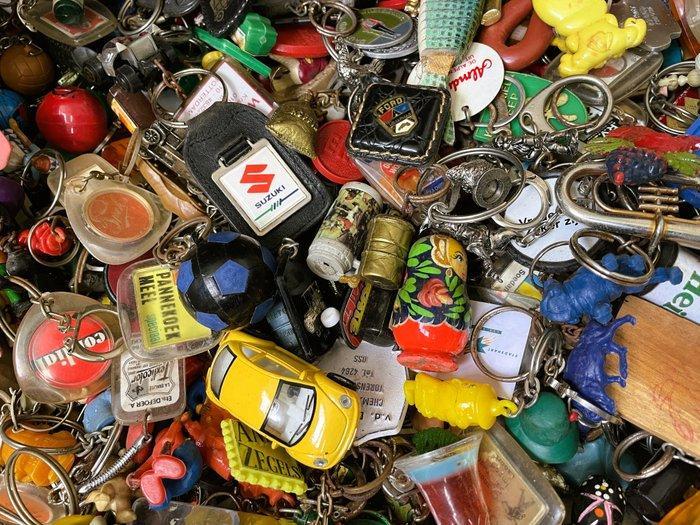 Sleutelhanger verzameling (1960s / 1970s) - Sleutelhanger, Antiek en Kunst, Antiek | Speelgoed