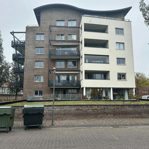 Appartement met balkon en parkeerplaats aan Lobeliuslaan 102, Huizen en Kamers, Huizen te huur, Direct bij eigenaar, Appartement