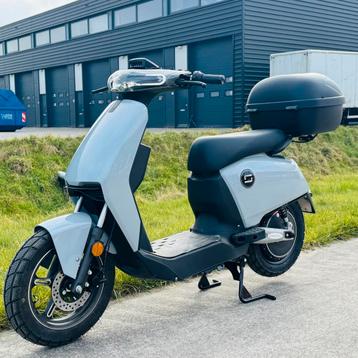 vMoto Super Soco Cux -  Elektrische Scooter (45 KM/H) Grey beschikbaar voor biedingen