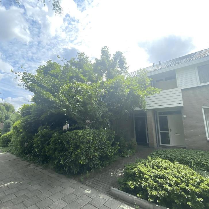 Tussenwoning met tuin, gemeubileerd en gestoffeerd, Huizen en Kamers, Huizen te koop