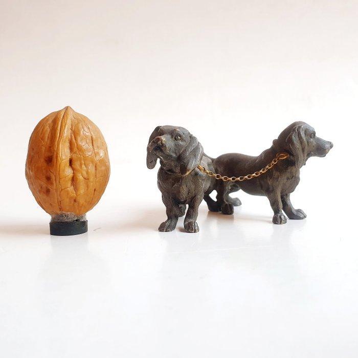 sculptuur, Couple de chiens de chasse Basset attachés - 4 cm, Antiek en Kunst, Antiek | Keramiek en Aardewerk