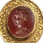 Oud-Romeins Goud, Kornalijn Hanger met intaglio van een