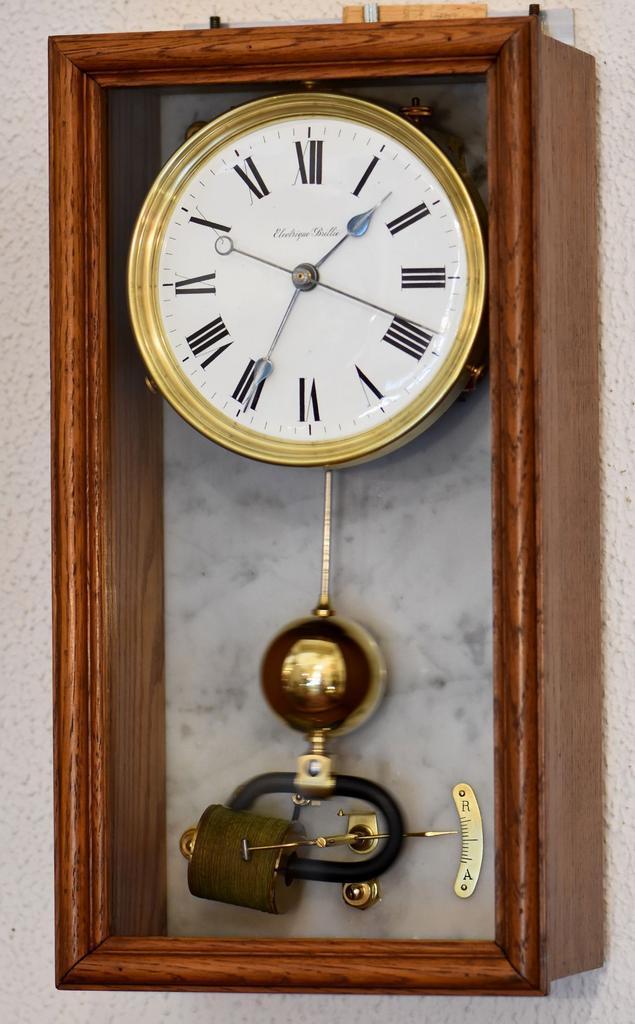 ANTIEKE Klokken, Militaria, Varia  De Tijdspiegel Den Haag, Verzamelen, Militaria | Algemeen, Overige soorten, Overige gebieden