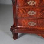 Chique garderobe kast met lange deuren waarachter roede en h, Antiek en Kunst, Antiek | Meubels | Kasten, Ophalen of Verzenden