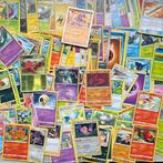 Pokémon - 135 Card - Random Cards - Holo & Reverse, Hobby en Vrije tijd, Verzamelkaartspellen | Pokémon, Nieuw