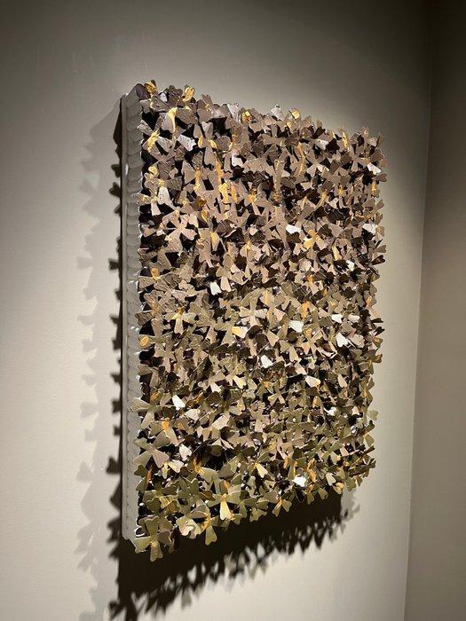 Swen Van der Sangen - Bloom – Mocha Mousse with Golden, Antiek en Kunst, Kunst | Designobjecten