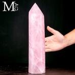 Elegante Rozenkwarts Toren Slanke Lijnen - Natuurlijke