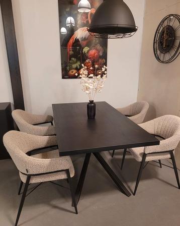 Eetkamerstoelen showroomuitverkoop! beschikbaar voor biedingen