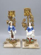Vieux Bruxelles - Kaarsenhouder Man en vrouw (2) - Porselein, Antiek en Kunst, Antiek | Glas en Kristal