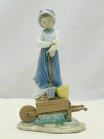 Nao by Lladró - sculptuur, Jardinerita laboriosa - 21.5 cm -