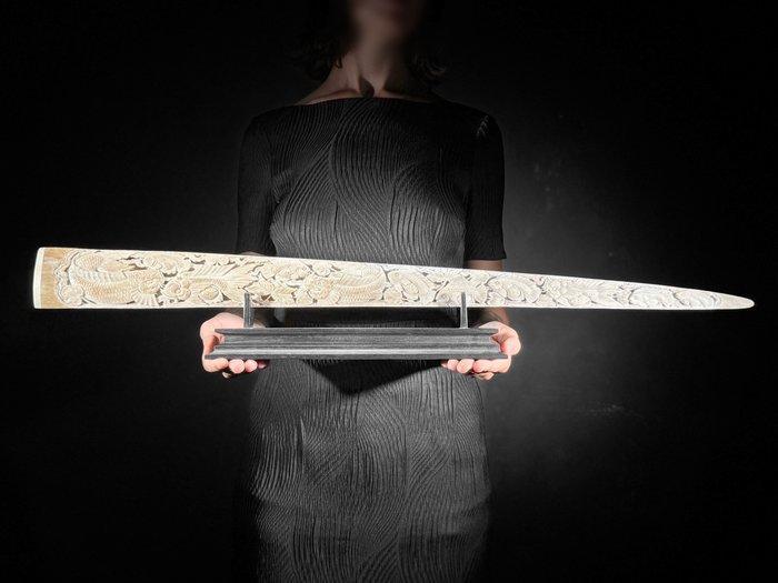 GEEN VEILINGPRIJS - fijn gesneden groot rostrum van een, Antiek en Kunst, Kunst | Designobjecten