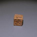 Oud-Romeins Been Dobbelstenen. 8,8 mm H. 1e - 2e eeuw n.C.