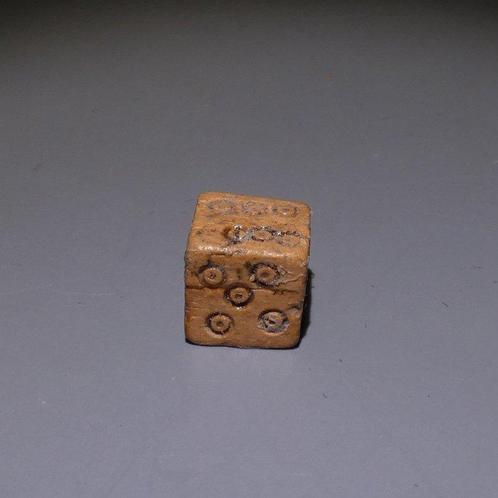 Oud-Romeins Been Dobbelstenen. 8,8 mm H. 1e - 2e eeuw n.C., Verzamelen, Mineralen en Fossielen