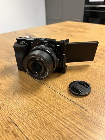 Sony ZV-E10 + PZ 16-50 OSS Digitale compact camera beschikbaar voor biedingen