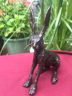 sculptuur, Rabbit looking - 16 cm - Gepatineerd brons