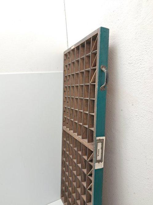 Vitrinekast - letterbak - Hout - 85 x 42 cm, Antiek en Kunst, Curiosa en Brocante