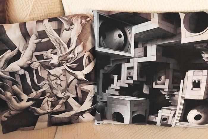 Daprès M. C. Escher - Kussen (2), Antiek en Kunst, Kunst | Designobjecten