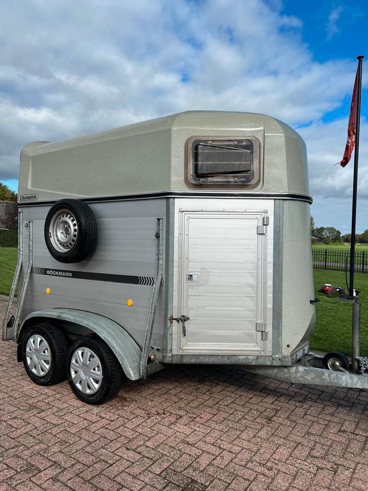 Oerdegelijke alu Bockmann 2-paards!, Dieren en Toebehoren, Paarden en Pony's | Trailers en Aanhangwagens, 2-paards trailer, Zo goed als nieuw