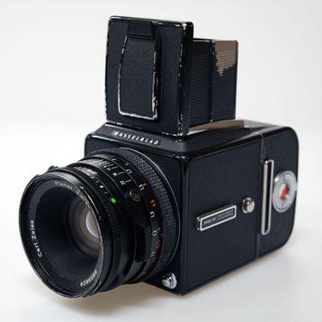Hasselblad 500C/M + schachtzoeker + A12 + Carl Zeiss Planar beschikbaar voor biedingen