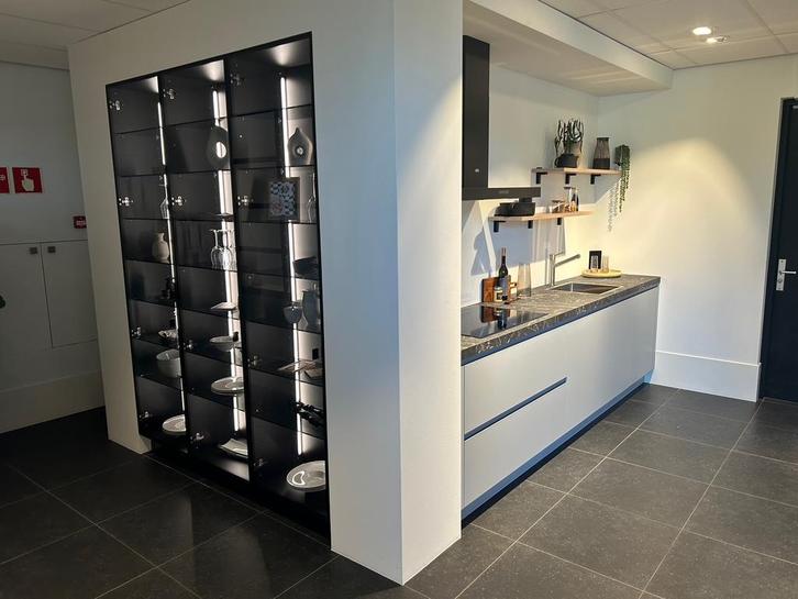 Mooi parallel opstelling!, Huis en Inrichting, Keuken | Complete keukens, Overige materialen, Greeploos, Overige kleuren, Nieuw