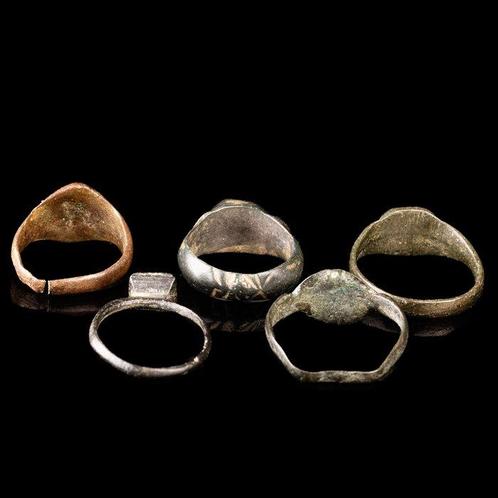 Oud-Romeins en middeleeuws Groep van vijf bronzen ringen, Antiek en Kunst, Antiek | Overige Antiek