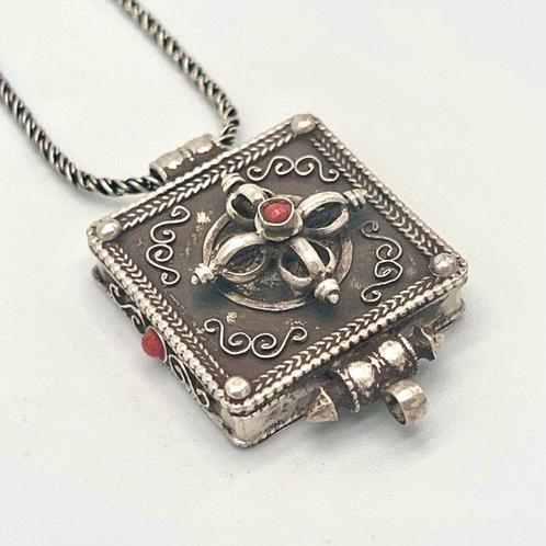 Koraal - Zilver - Halsketting - Gau Box - Zilver 925, Antiek en Kunst, Kunst | Niet-Westerse kunst