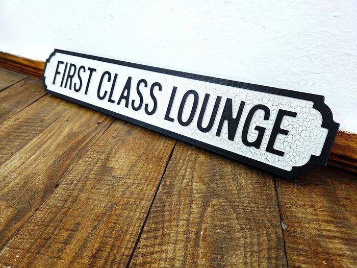 Reclamebord - First Class Lounge - 74 cm - Hout, Antiek en Kunst, Antiek | Wandborden en Tegels