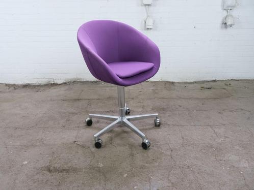 Giro | Design | Vergaderstoel | Tweedehands | Paars gestoffe, Huis en Inrichting, Bureaus, Gebruikt, Verzenden