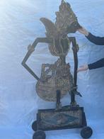 Groot traditioneel Wayang Kulit poppenbeeld 1,79 mtr. - op, Antiek en Kunst