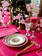 Spectaculair tafelkleed in fuchsia kleur, zeer intens. -, Antiek en Kunst, Antiek | Kleden en Textiel