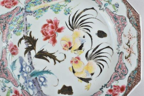 Bord - DECORATED IN THE FAMILLE ROSE PALETTE WITH TWO, Antiek en Kunst, Antiek | Overige Antiek