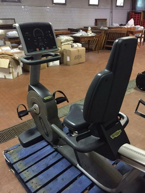 FAILISEMENT Recline /recumbent bike TECHNOGYM excite 700 led, Sport en Fitness, Fitnessmaterialen, Gebruikt, Armen, Benen, Borst