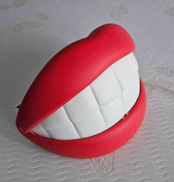 IKEA - ikea - Lamp - Rot lippen vormige wand- en tafellamp, Antiek en Kunst, Kunst | Designobjecten