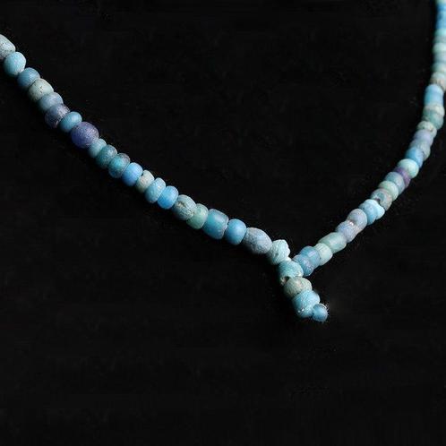 Oud-Romeins Lichtblauw glas Kralenketting (Zonder, Antiek en Kunst, Antiek | Overige Antiek