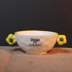 Wit porseleinen kom groenteaccenten Veggie bijzonder cadeau, Huis en Inrichting, Ophalen of Verzenden, Nieuw