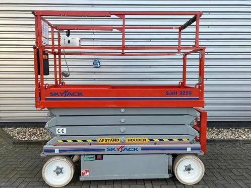 Te Koop/ Te Huur/ Schaarhoogwerker/ Skyjack/ SJIII 3226, Zakelijke goederen, Machines en Bouw | Liften, Steigers en Ladders