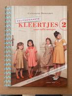 Zelfgemaakte kleertjes voor Toffe Meisjes  30 Modellen NIEUW, Verzenden, Zo goed als nieuw, Borduren en Naaien