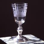 18e eeuwse gelegenheidsglas of bokaal met jachttafereel rond, Antiek en Kunst, Antiek | Meubels | Kasten, Ophalen of Verzenden