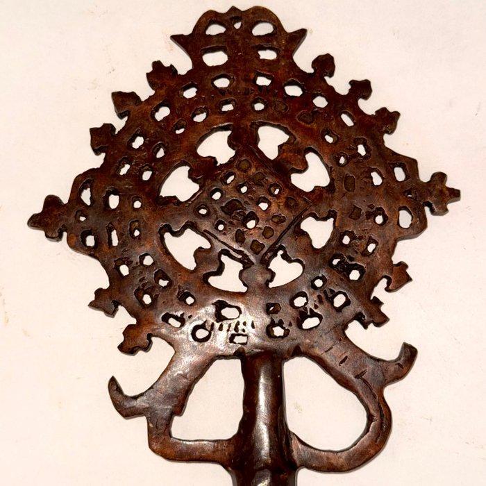 Abdoulaye Derme - Sculptuuur voor buiten, Croix éthiopienne, Antiek en Kunst, Antiek | Boeken en Bijbels