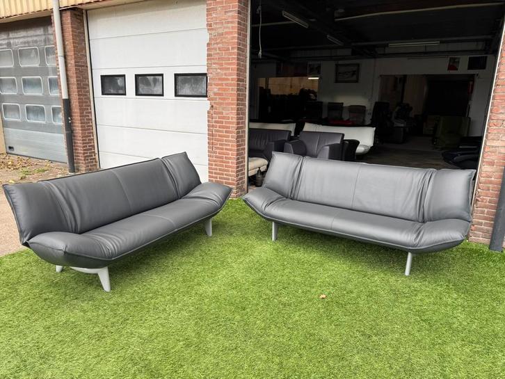LEOLUX Tango banken relax design2x 3 zit bankstel grijs leer, Huis en Inrichting, Banken | Bankstellen, Rechte bank, Zo goed als nieuw