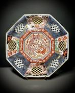 Een zeldzame Japanse Imari-geperforeerde octagonale